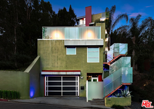 2738 Rinconia Drive, Los Angeles CA: https://media.crmls.org/mediaz/81f8ea84-7eaa-44fb-b8c5-74136cc62ead.jpg