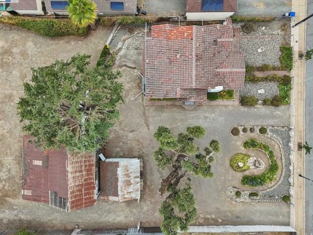 11768 Main St, Sunol CA: https://media.crmls.org/mediaz/81f92b2a-1389-415f-ae98-d9458a9003ca.jpg