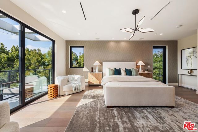 1213 Pine Street, Santa Monica CA: https://media.crmls.org/mediaz/81f952fe-42ed-447d-9b08-aa568a33023f.jpg