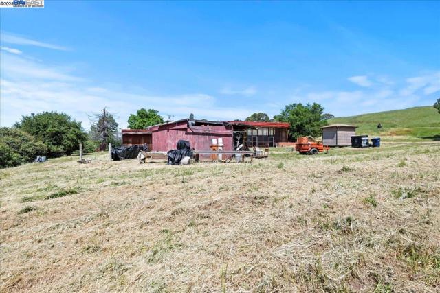 6400 Mines Rd, Livermore CA: https://media.crmls.org/mediaz/81f95d0a-5e12-4455-9196-fce9d2352f58.jpg