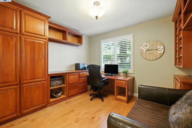 304 Dillon Court, Roseville CA: https://media.crmls.org/mediaz/81f9b5b1-40f7-458a-a17b-9b0f3680c995.jpg