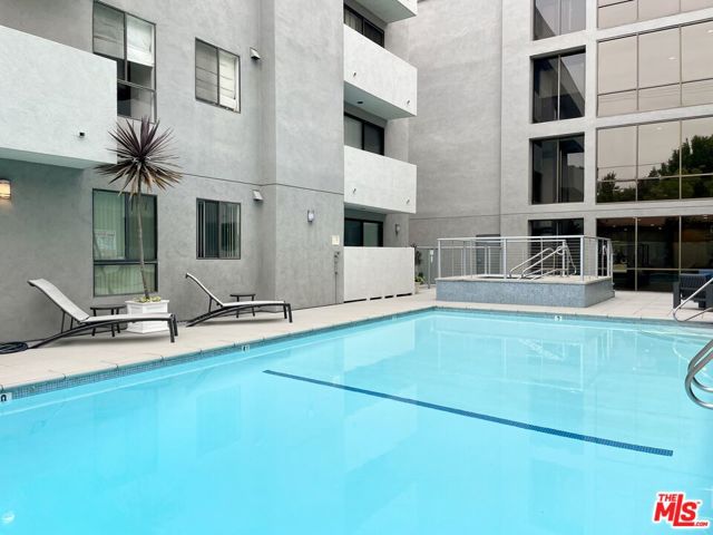 Drew Fenton | 12115 San Vicente Boulevard Los Angeles CA | MLS: 7175742
