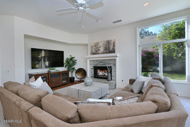 31775 Oak Ranch Court, Westlake Village CA: https://media.crmls.org/mediaz/81fa010c-7a8e-4d6e-bfd8-b7cec3006943.jpg