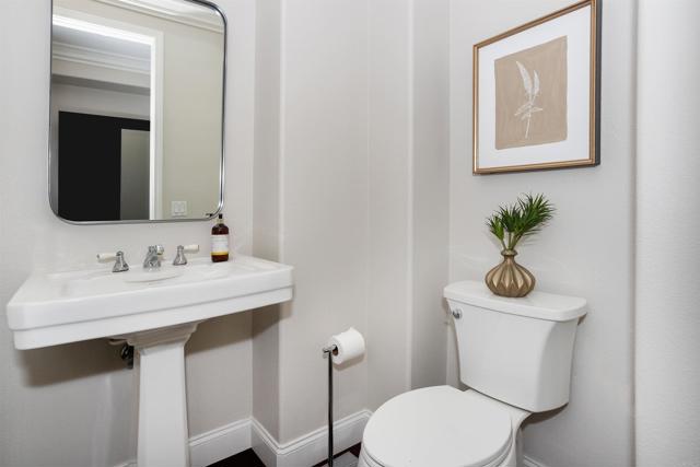 7866 Calle Oliva, Carlsbad CA: https://media.crmls.org/mediaz/81fa81c9-b0fd-4e09-a6a2-08587b130415.jpg