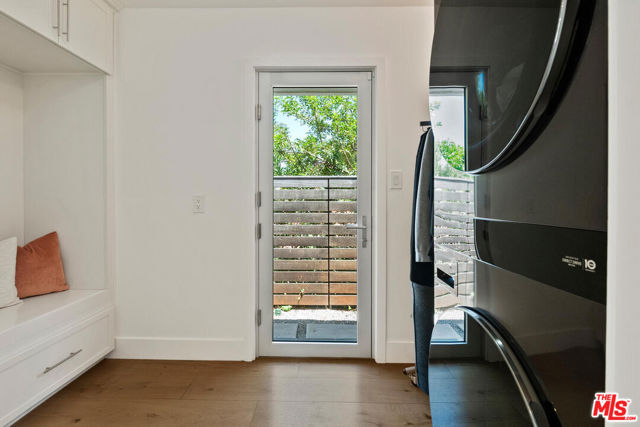 3482 Vista Haven Road, Sherman Oaks CA: https://media.crmls.org/mediaz/81fa9bcd-ee33-4483-b93a-31802eacb9cc.jpg