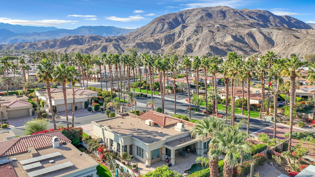 https://media.crmls.org/mediaz/81fac728-4d90-4506-b546-a6a080fd29e5.jpg?preset=X-Large