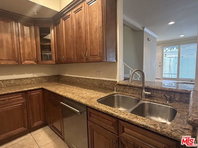 5142 Zelzah Avenue, Encino CA: https://media.crmls.org/mediaz/81fad4e2-a939-49e6-b3e7-1634efa6f2d4.jpg