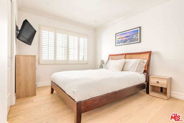 3942 Glenridge Drive, Sherman Oaks CA: https://media.crmls.org/mediaz/81fb529c-c05e-4b68-b176-e7454880a8f5.jpg