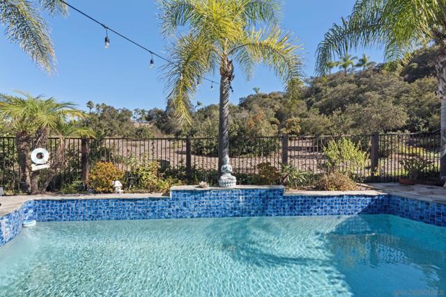 11927 Dapple Way, San Diego CA: https://media.crmls.org/mediaz/81fbbe41-6850-46d2-a5c6-ca9372b8fadd.jpg