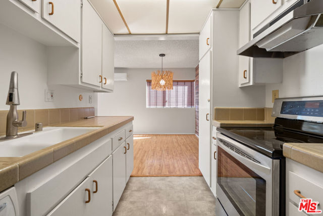 5950 Buckingham, Culver City CA: https://media.crmls.org/mediaz/81fc7b5d-5fe3-42dc-a1b7-27ba28645fe8.jpg