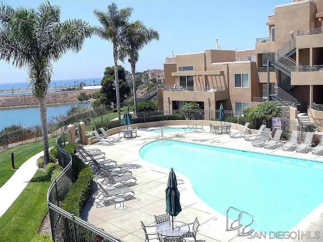 817 Kalpati Circle, Carlsbad CA: https://media.crmls.org/mediaz/81fc9de1-8003-4343-8568-15f320382ae0.jpg