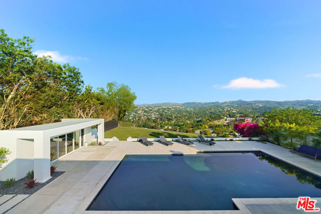 5118 Cerrillos Drive, Woodland Hills CA: https://media.crmls.org/mediaz/81fcdd2d-6608-4cd9-b67f-48d6f66a2047.jpg