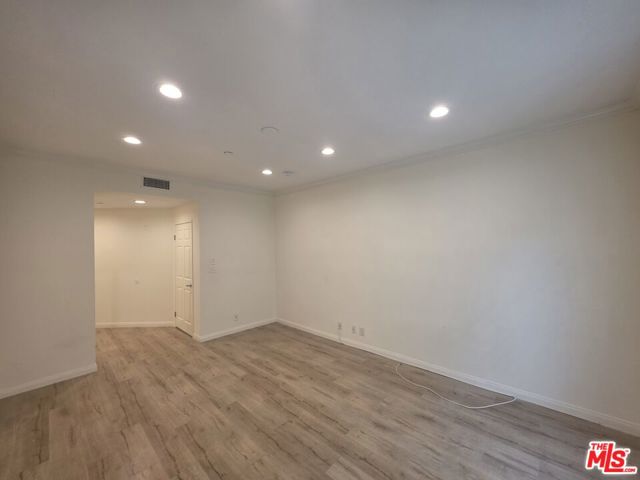 12000 Goshen Avenue, Los Angeles CA: https://media.crmls.org/mediaz/81fd2e03-3d3e-465d-a1c8-5917e3d72add.jpg