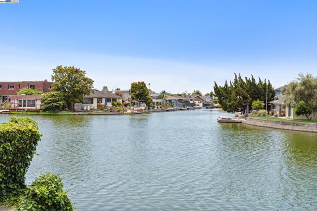 2000 CLINTON AVENUE, Alameda CA: https://media.crmls.org/mediaz/81fd4b3c-6f74-49c5-8f2e-9a641be692d0.jpg