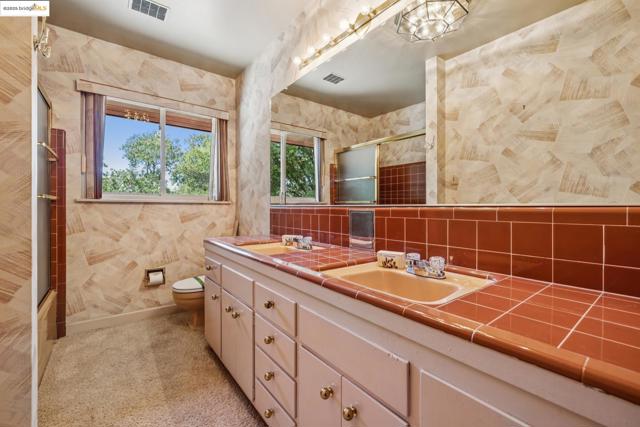 5201 Alhambra Valley Rd, Martinez CA: https://media.crmls.org/mediaz/81fd6d37-99eb-43f3-aed5-ff0973197532.jpg