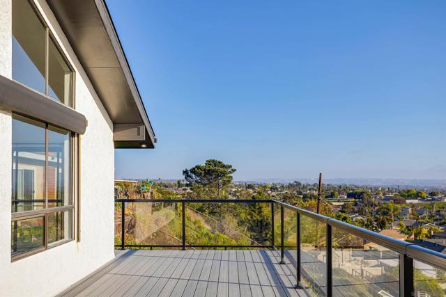 752 Monserate Ave, Chula Vista CA: https://media.crmls.org/mediaz/81fd7623-7e32-4fab-93d9-1e513f5475fe.jpg