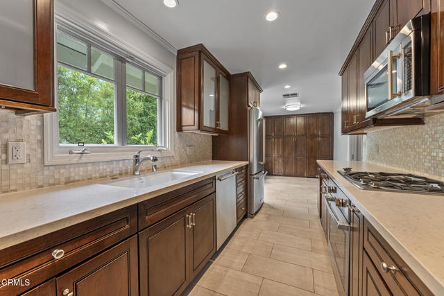 Detail Gallery Image 10 of 37 For 689 Arden Rd, Pasadena,  CA 91106 - 2 Beds | 2 Baths