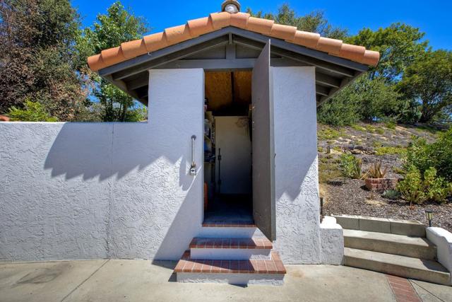 2064 Santa Margarita Dr., Fallbrook CA: https://media.crmls.org/mediaz/81fe22ec-e33a-4f2e-953b-f65b42739f20.jpg