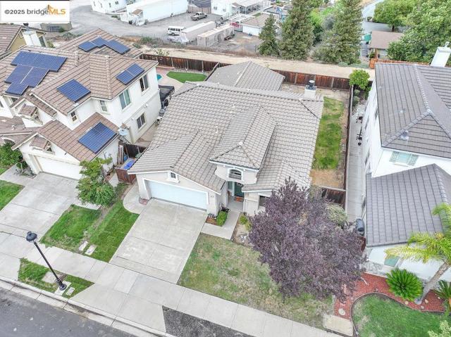 562 Douglas Drive, Brentwood CA: https://media.crmls.org/mediaz/81fe3a73-3ea8-46f8-815b-65d53c1b9287.jpg