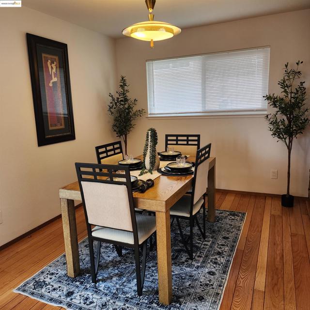 3312 Wisconsin St, Oakland CA: https://media.crmls.org/mediaz/81ff9405-e05b-4e6d-bec4-ab2e5112fac3.jpg