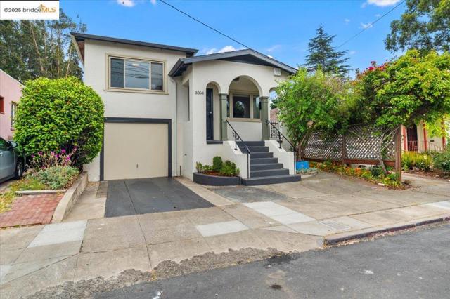 3058 Berlin Way, Oakland CA: https://media.crmls.org/mediaz/81ffd91b-4018-4bbb-a540-8cc8fc94c15b.jpg