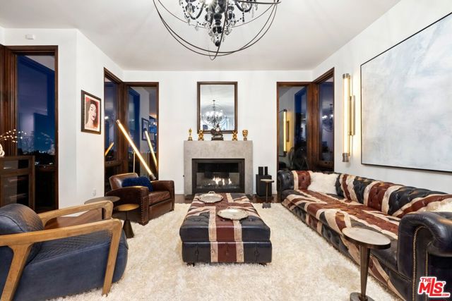 2860 Hollyridge Drive, Los Angeles CA: https://media.crmls.org/mediaz/81fff512-34a0-4f7d-8ba6-a01fe61bd72b.jpg