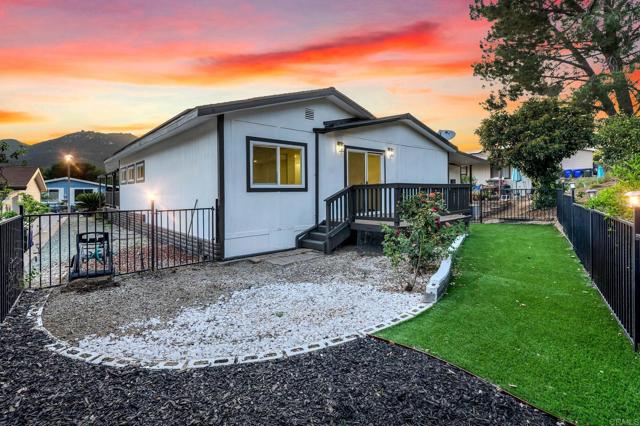8975 Lawrence Welk Drive, Escondido CA: https://media.crmls.org/mediaz/81fffd9d-101e-448a-95f8-e1a9326e56d4.jpg