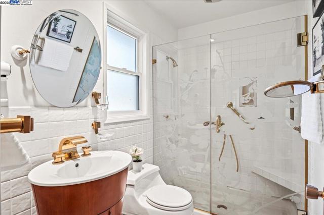 3554 Arcadian Ct, Castro Valley CA: https://media.crmls.org/mediaz/8200430a-4222-451a-9be9-43a859c613e6.jpg