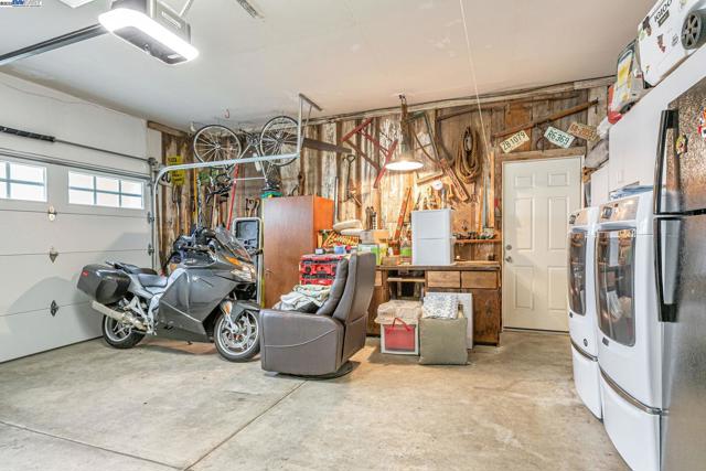 736 Tunbridge Rd, Danville CA: https://media.crmls.org/mediaz/8201206b-916e-460a-bb30-e2eb115777b6.jpg