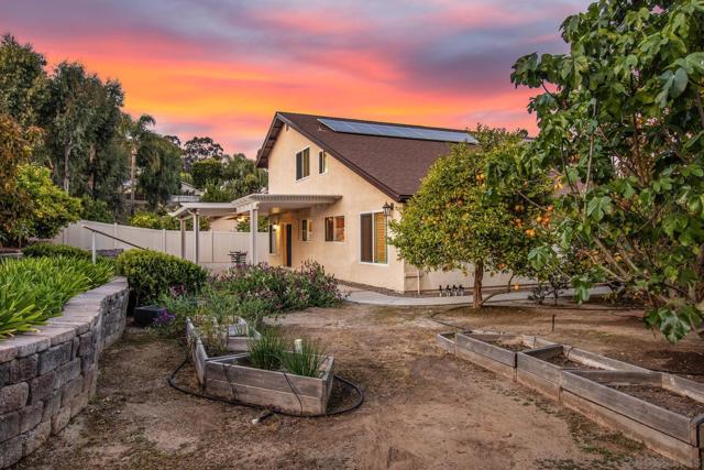 12216 Riesling Ct, San Diego CA: https://media.crmls.org/mediaz/82012164-7093-4f2b-949b-fbac3289db10.jpg