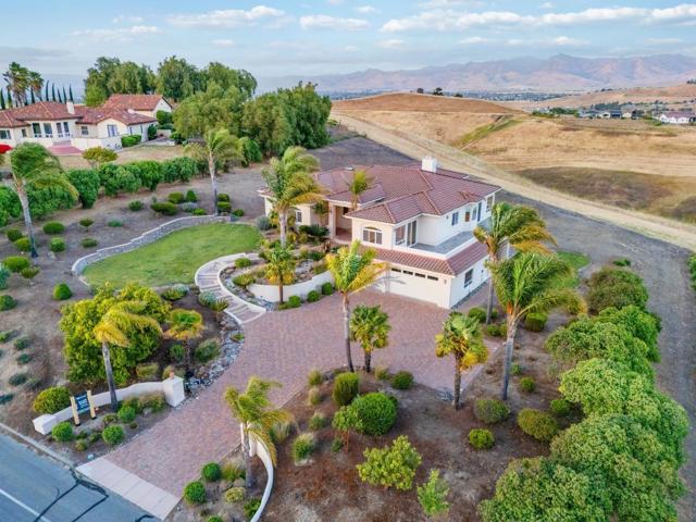 4165 Ashford Circle, Hollister CA: https://media.crmls.org/mediaz/8201b981-1a51-4ce0-8200-15c6cf7ed18a.jpg