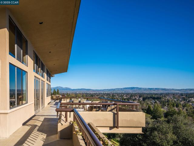 21 Deer Oaks Ct, Pleasanton CA: https://media.crmls.org/mediaz/82020272-75a2-4875-84b2-a6d62a1379ea.jpg