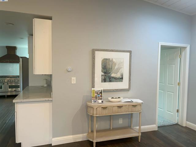 588 E Angela St, Pleasanton CA: https://media.crmls.org/mediaz/820227bc-2f62-4fe9-a0d2-8951b4122c3e.jpg