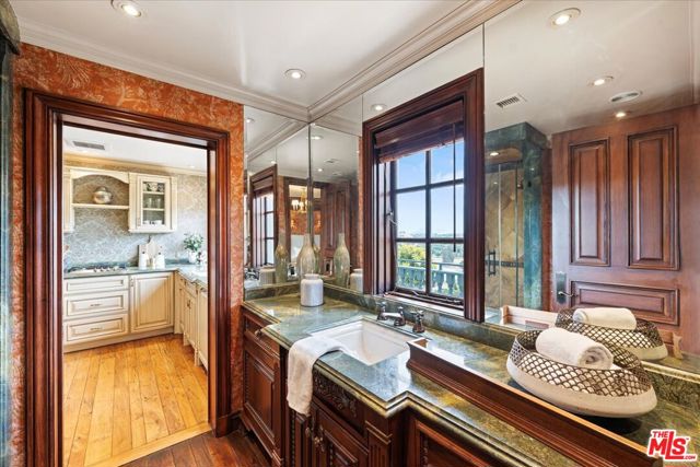 19000 Dorlon Drive, Tarzana CA: https://media.crmls.org/mediaz/82025568-7110-4c61-bcb7-12819762aa57.jpg