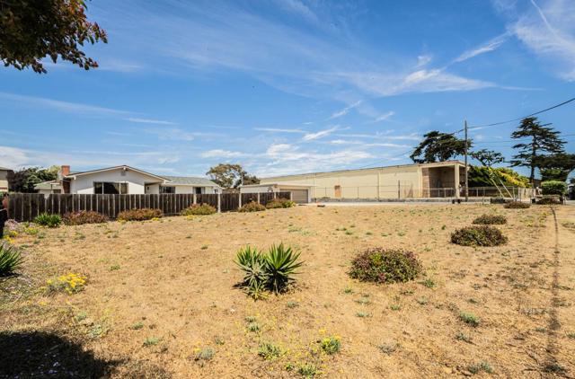 225 Carmel Avenue, Marina CA: https://media.crmls.org/mediaz/8202b2cf-e965-41be-9566-987b232f2157.jpg