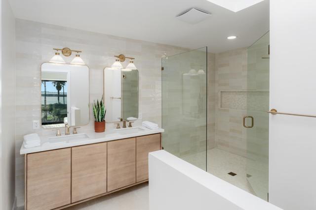 2623 Ocean Front Walk, San Diego CA: https://media.crmls.org/mediaz/8202c643-e157-4939-bc31-4d69decd4c19.jpg