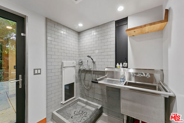 20605 Cheney Drive, Topanga CA: https://media.crmls.org/mediaz/8202f745-6e92-423d-b307-448931d332f9.jpg