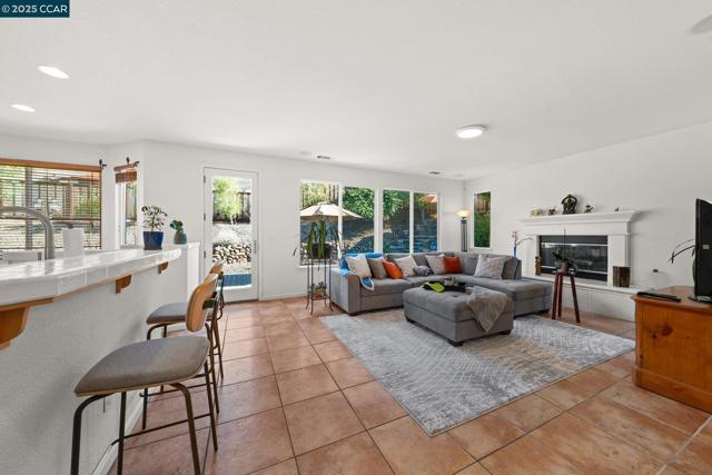 Image 11 of 60 For 868 Deer Spring Cir