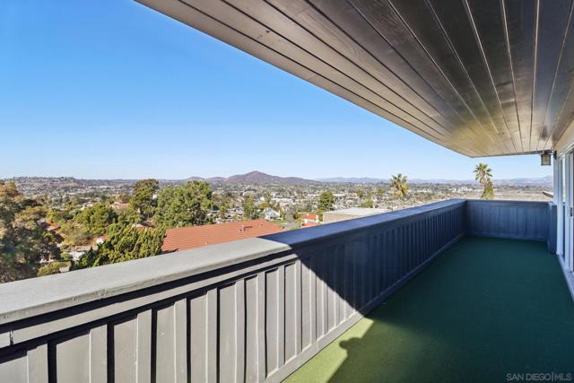 4367 Summit Dr, La Mesa CA: https://media.crmls.org/mediaz/82041fd5-eec0-4455-9faa-dcc168e9f723.jpg