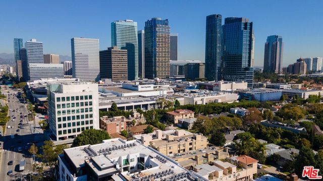 10307 Missouri Avenue, Los Angeles CA: https://media.crmls.org/mediaz/820423d0-dd04-4587-bd7b-6750735f9566.jpg