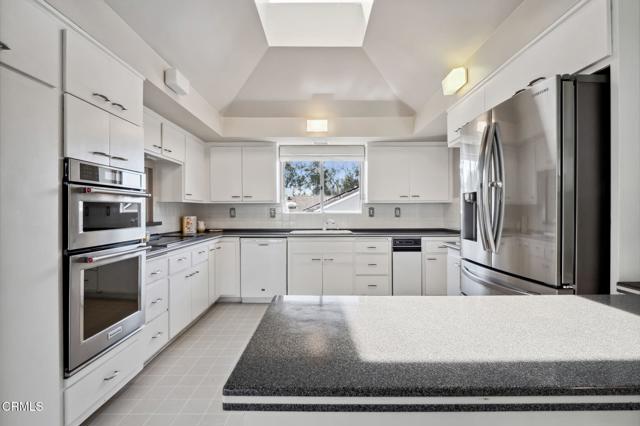 262 Crestwood Avenue, Ventura CA: https://media.crmls.org/mediaz/82045478-3493-4235-a53b-aaba5ab3a664.jpg