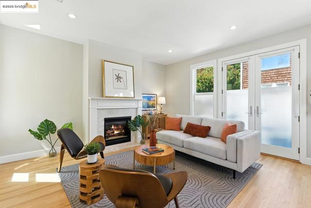 280 Monterey Blvd., San Francisco CA: https://media.crmls.org/mediaz/82047a29-e40b-4f14-b68f-eb16eba45a9b.jpg