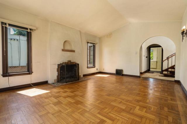 1317 Laguna Avenue, Burlingame CA: https://media.crmls.org/mediaz/8204b27d-3d4b-4633-8182-92d5355cb7df.jpg