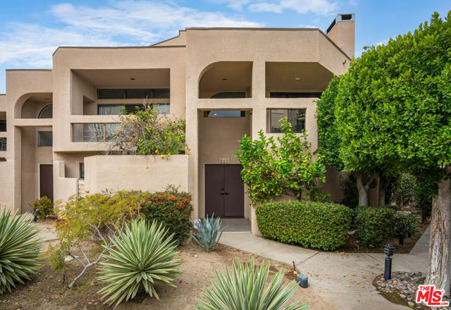 869 Village Square, Palm Springs CA: https://media.crmls.org/mediaz/82050d45-ab3b-4176-8485-dcb55d8933d9.jpg