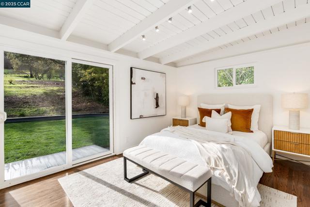 3337 S Lucille Ln, Lafayette CA: https://media.crmls.org/mediaz/82051104-c294-4a29-b3ae-66ab869866c7.jpg