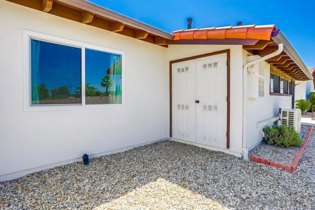 16555 Caminito Vecinos, San Diego CA: https://media.crmls.org/mediaz/8205244a-ea75-4bdc-a289-609fdea84ff2.jpg