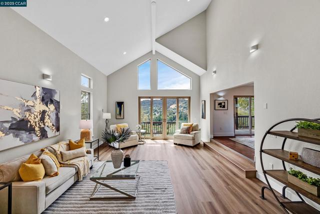 4044 Lambert Rd, El Sobrante CA: https://media.crmls.org/mediaz/8205614b-d7c8-4429-b667-c9e986448291.jpg