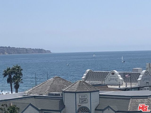 620 The village, Redondo Beach, California 90277, 2 Bedrooms Bedrooms, ,2 BathroomsBathrooms,Residential,Sold,The village,22183607