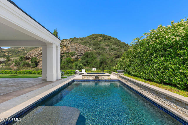 2385 Calbourne Court, Lake Sherwood CA: https://media.crmls.org/mediaz/8205ece0-5fa9-443f-910e-c38905087d84.jpg