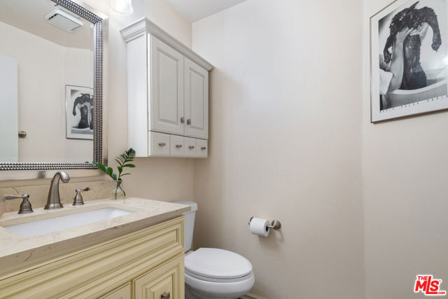 221 McAfee Court, Thousand Oaks CA: https://media.crmls.org/mediaz/8205fea0-c9a7-454e-b15d-d38e6e66a784.jpg
